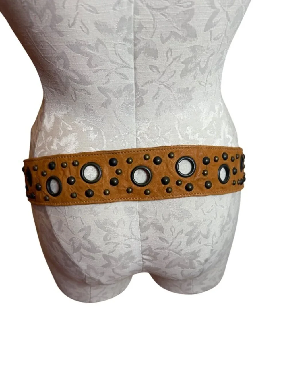 Treesje Womens Circular Metal Buckle Studded Hip Belt Size 36 inch Tan Leather